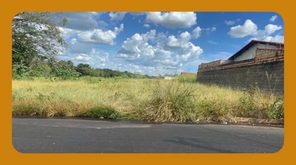 04 LOTES DE TERRENO DE NÚMEROS 48, 49, 50 E 51, QUADRA D, DO LOTEAMENTO QUINTAIS DA CORTEGADA, GRAVATÁ/PE, MEDINDO 15,00 METROS DE FRENTE E FUNDOS E DE 25,00 METROS DE AMBOS OS LADOS.