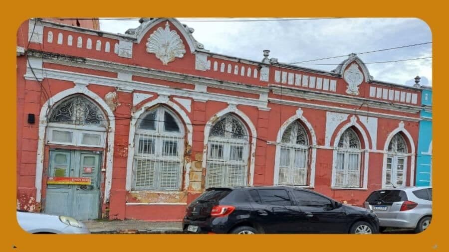 IMÓVEL TRATA-SE DE UMA CONSTRUÇÃO ANTIGA COM ARQUITETURA TÍPICA DO CENTRO HITÓRICO DE OLINDA, SITUADO NA RUA DO BONFIM, N° 47, CARMO, OLINDA/PE