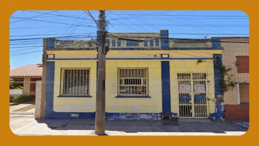 CASA, NA RUA ANDRADE NEVES N° 363, NO MUNICÍPIO DE RIO GRANDE/RS