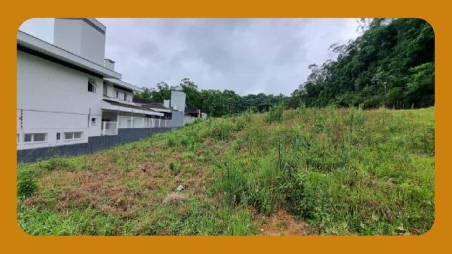 LOTE DE TERRENO N. 16, DA QUADRA C, DO LOTEAMENTO JARDIM DAL PONT, NA RUA PROJETADA A, ESQUINA COM A RUA PROJETADA F, EM CRICIUMA/SC