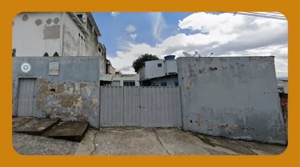 IMÓVEL COMERCIAL E RESIDÊNCIAL, LOCALILZADO NA RUA FERNÃO DIAS, Nº 555, CASA BRANCA, BELO HORIZONTE/MG. ÁREA TOTAL DE 418,50 M² E ÁREA CONSTRUÍDA DE 327,00 M². HÁ 4 VAGAS DE GARAGEMS PARA AUTOMÓVEIS.