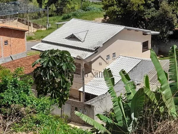 Sobrado em Vargem - Centro