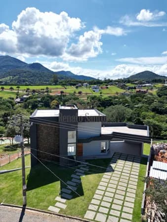 Casa em Vargem - Centro