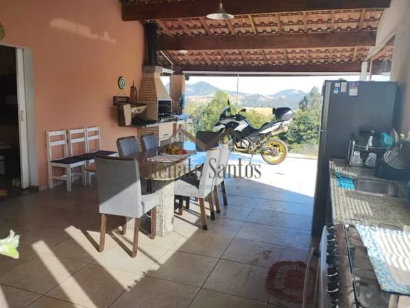 Casa em Vargem - Centro