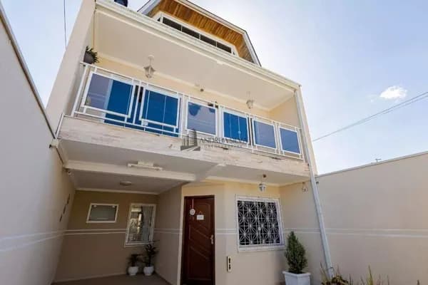 Casa Sobrado Triplex com 03 quartos (01 suíte) no Costeira