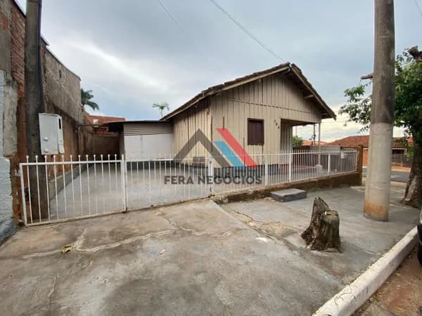 Casa em Mirandópolis - Centro