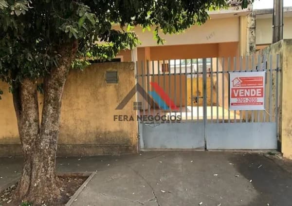 Casa em Mirandópolis - Centro