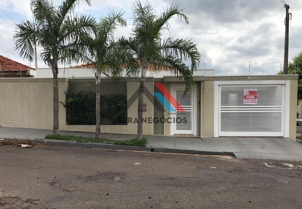 Casa em Mirandópolis - Centro