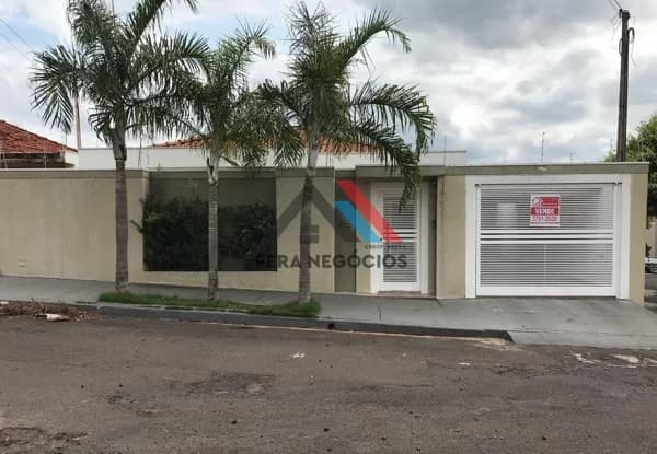 Casa em Mirandópolis - Centro