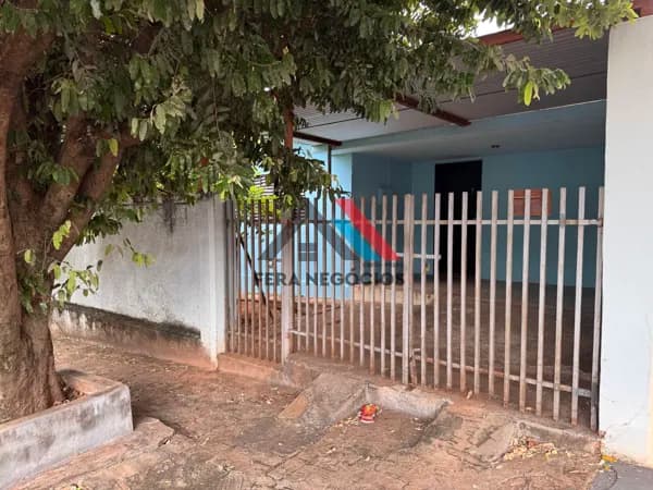 Casa em Mirandópolis - Centro