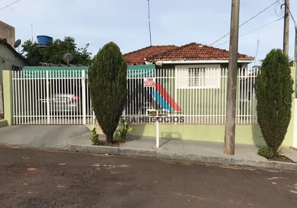 Casa em Mirandópolis - Centro
