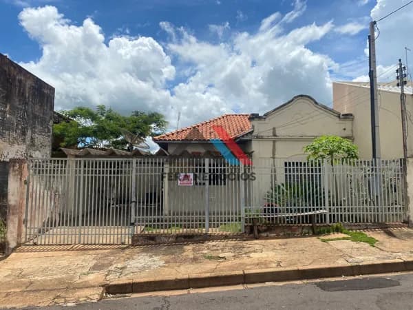 Casa em Mirandópolis - Centro
