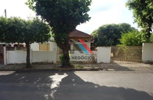 Casa em Mirandópolis - Centro