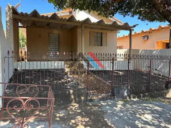 Casa em Lavínia - Centro