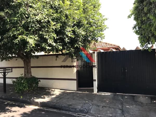 Casa em Mirandópolis - Centro