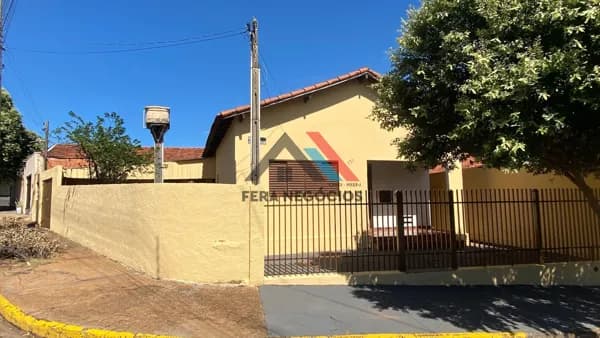 Casa em Mirandópolis - Centro