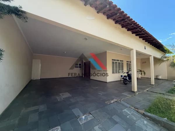 Casa em Mirandópolis - Centro