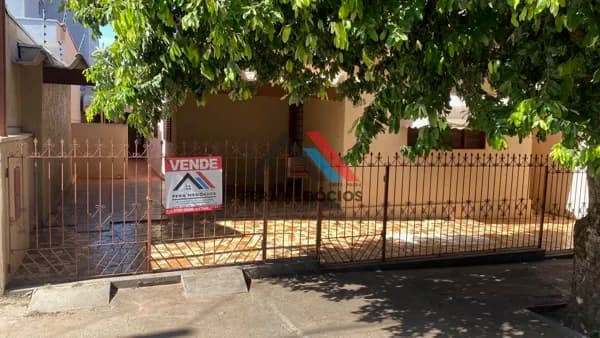 Casa em Mirandópolis - Centro