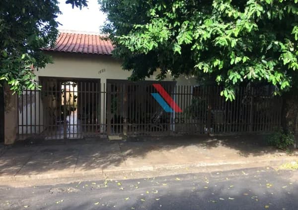 Casa em Mirandópolis - Centro