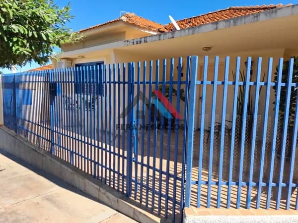 Casa em Mirandópolis - Centro