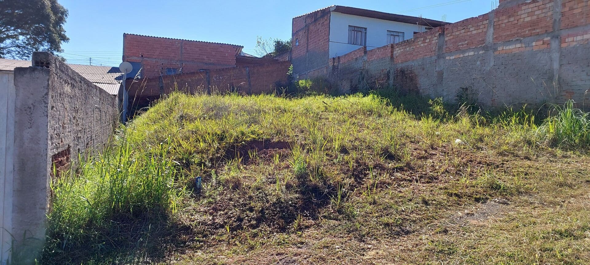 Terreno 200m2 com ótima infraestrutura