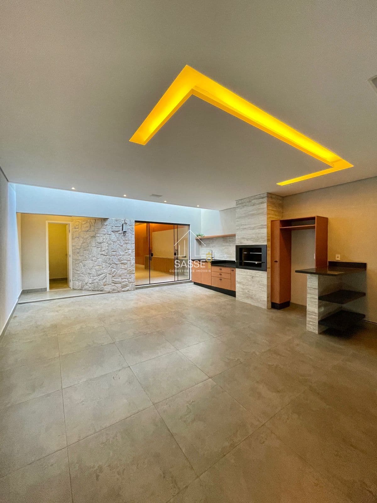 CASA 3 DORMITÓRIOS (1 SUÍTE)