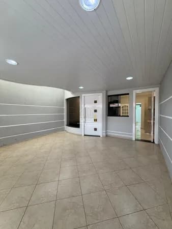 CASA 2 DORMITÓRIOS (1 SUÍTE)