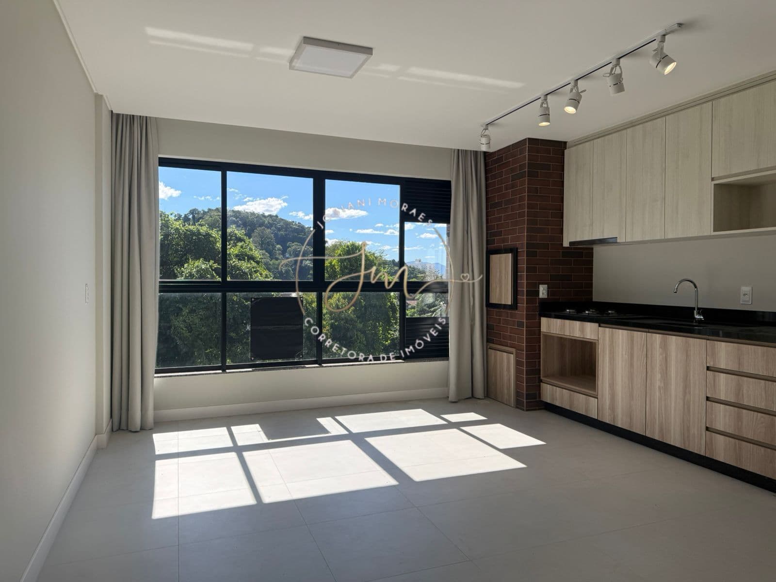 Apartamento 2 suítes semi mobiliado ao lado da FURB