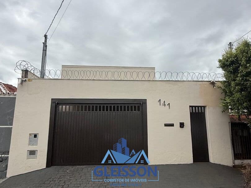 CASA DE MÉDIO PADRÃO – CONFORTO, ESTILO E EXCELENTE LOCALIZAÇÃO!