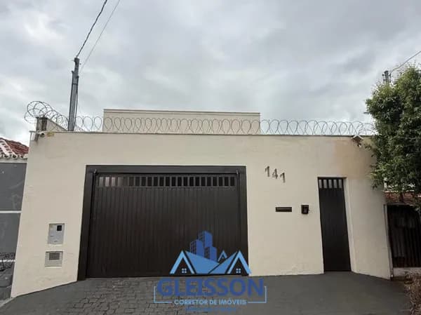 CASA DE MÉDIO PADRÃO – CONFORTO, ESTILO E EXCELENTE LOCALIZAÇÃO!