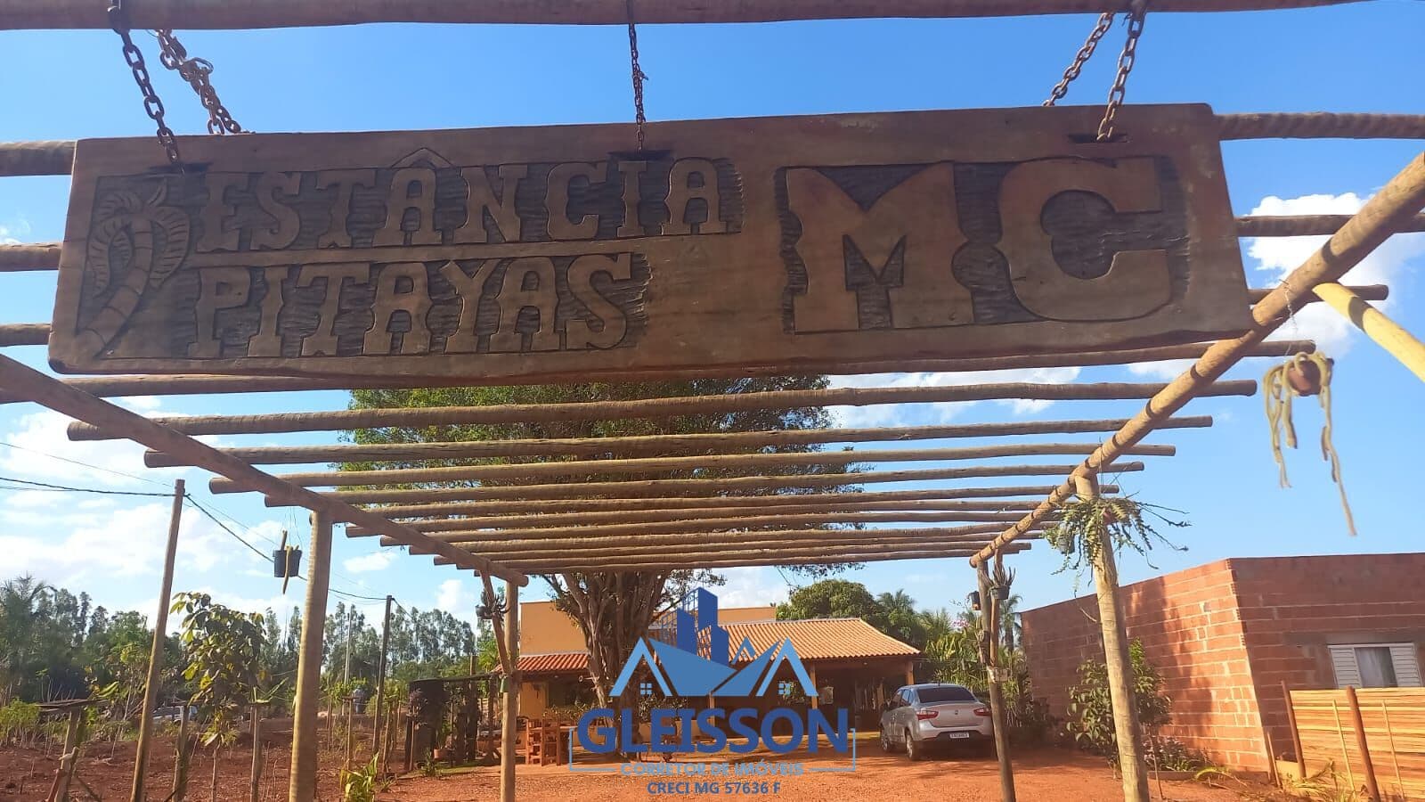 RANCHO EM CACHOEIRA DOURADA