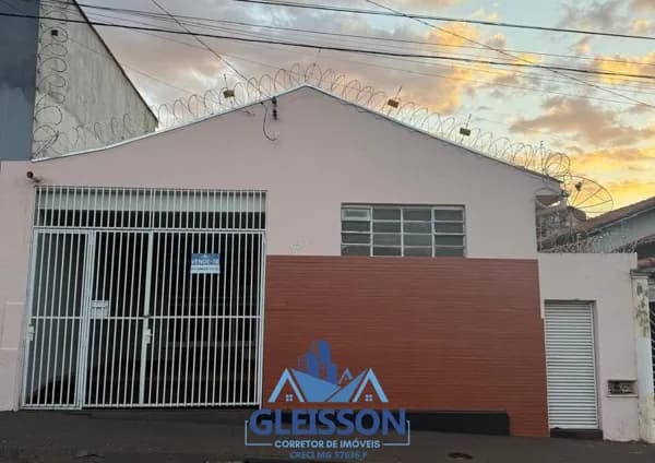 Casa com 5 quartos, no Centro de Ituiutaba-MG!