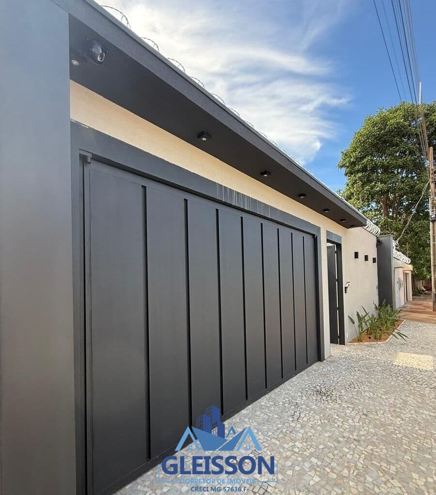 CASA DE ALTO PADRÃO COM DESIGN DIFERENCIADO – BAIRRO INDEPENDÊNCIA!