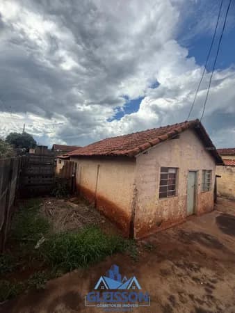 CASA COM 02 DORMITÓRIOS – BAIRRO SANTO ANTONIO- ITUIUTABA/MG