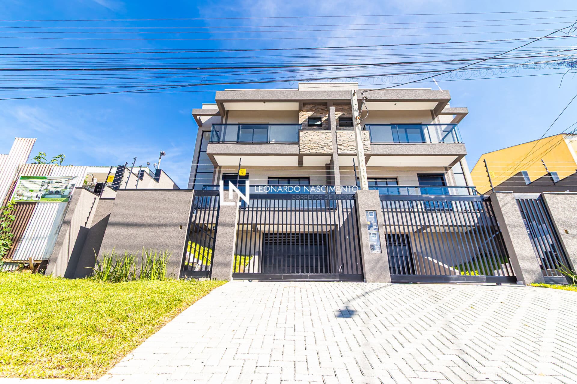 Triplex novo 3 quartos (1 suíte e 2 demi) no Hauer