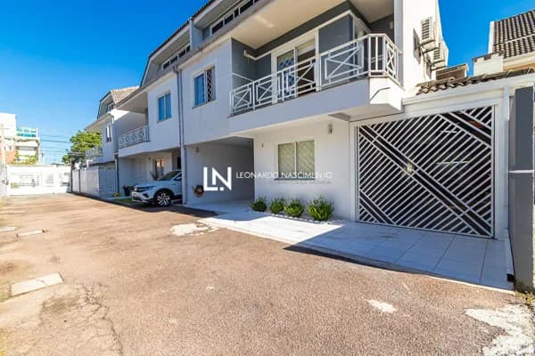 Triplex Semi Mobiliado com 3 Quartos no Hauer