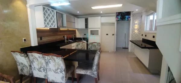 Sobrado em Guarujá - Enseada