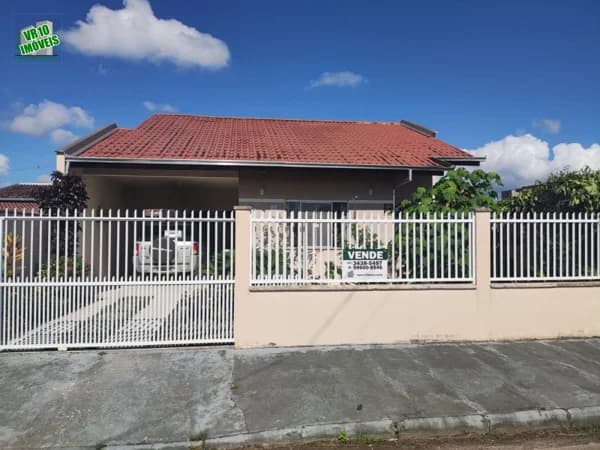 Casa Padrão para Venda em Centro Araquari-SC