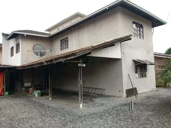 Sobrado Padrão para Venda em Petrópolis Joinville-SC