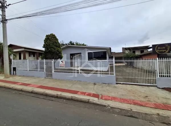 Casa com Edícula