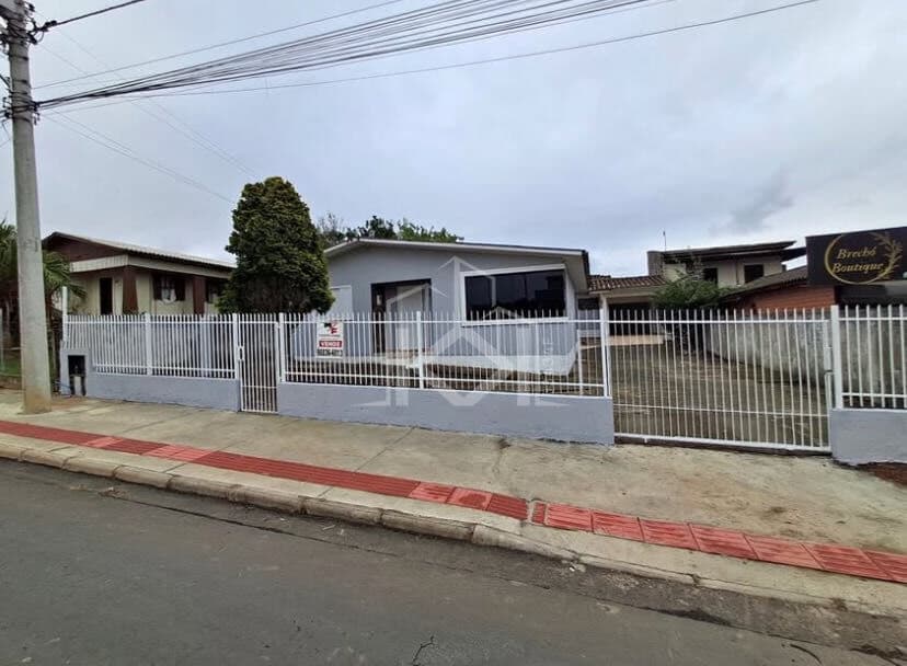 Casa com Edícula