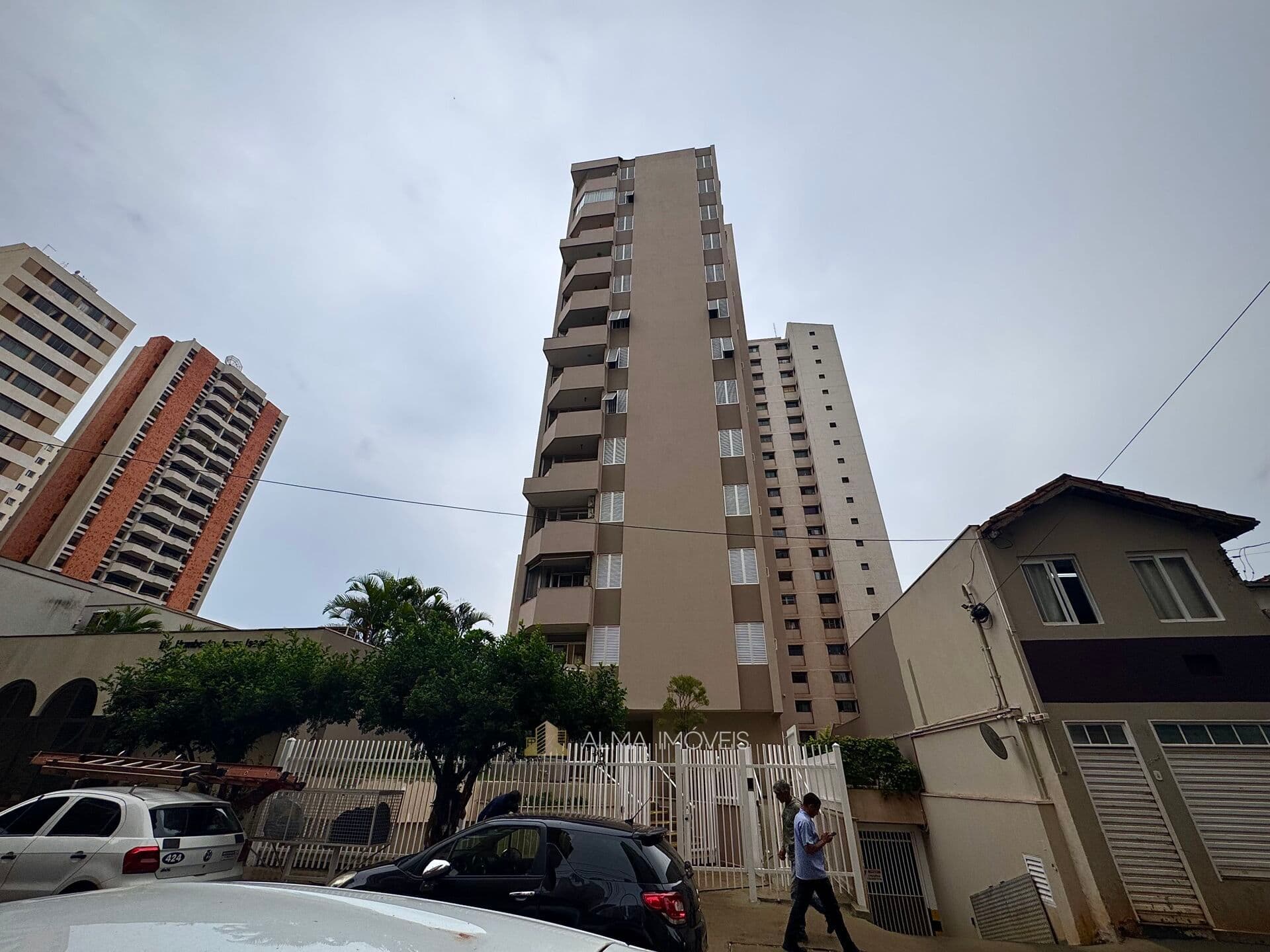 Apartamento à Venda no Edifício Solimões – Centro