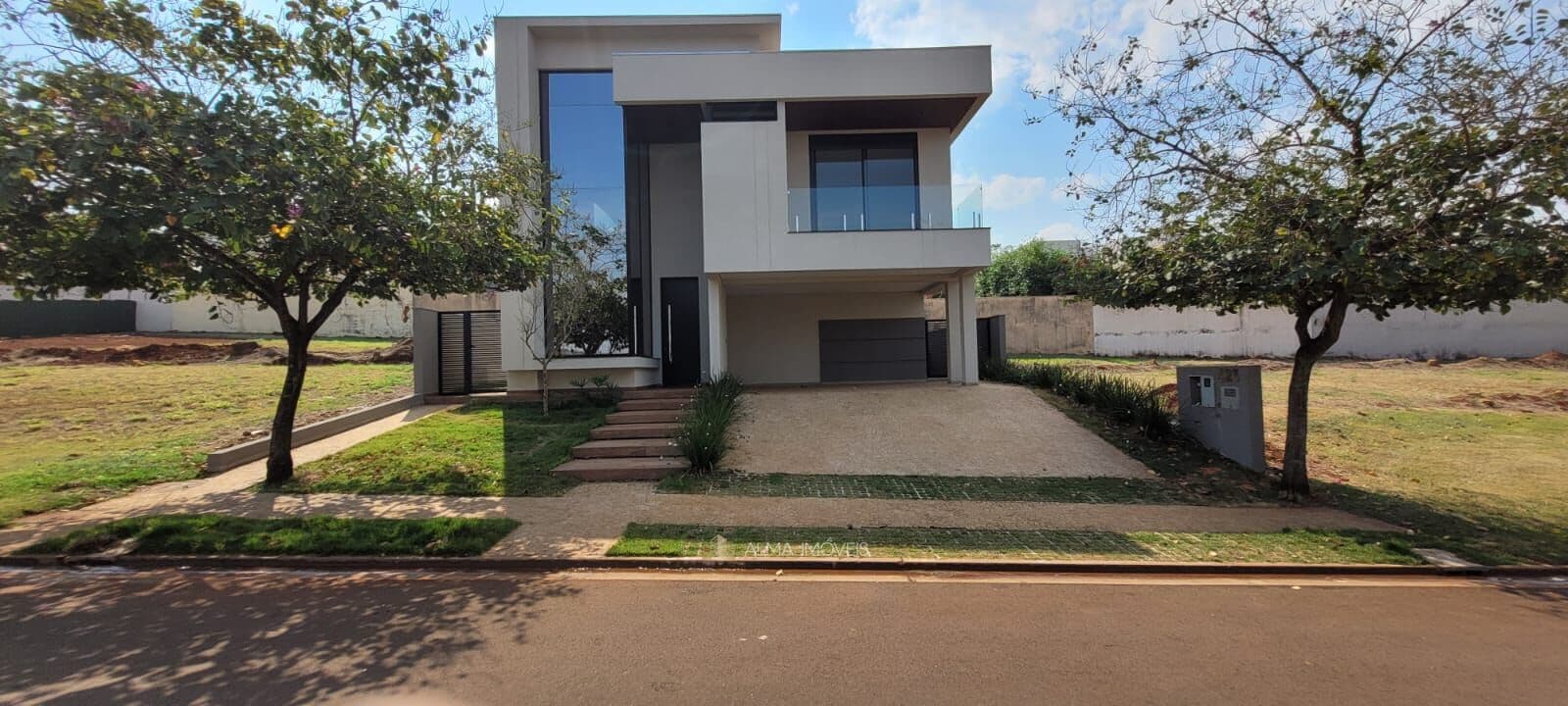 Sobrado de Alto Padrão - Condomínio Alphaville II