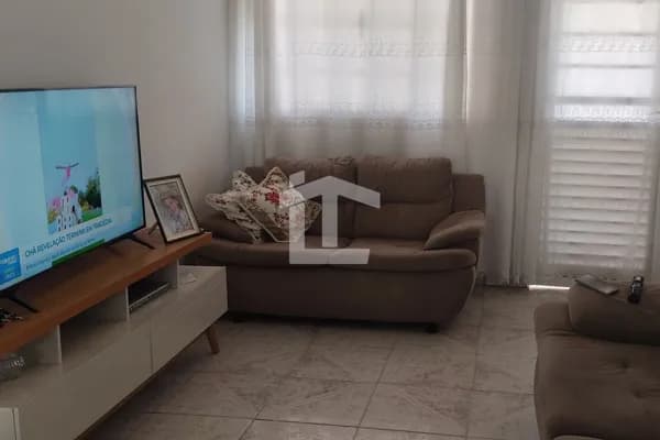 Casa à Venda em excelente localização com 2 Quartos, Cozinha Gourmet e Terreno de 540 m²