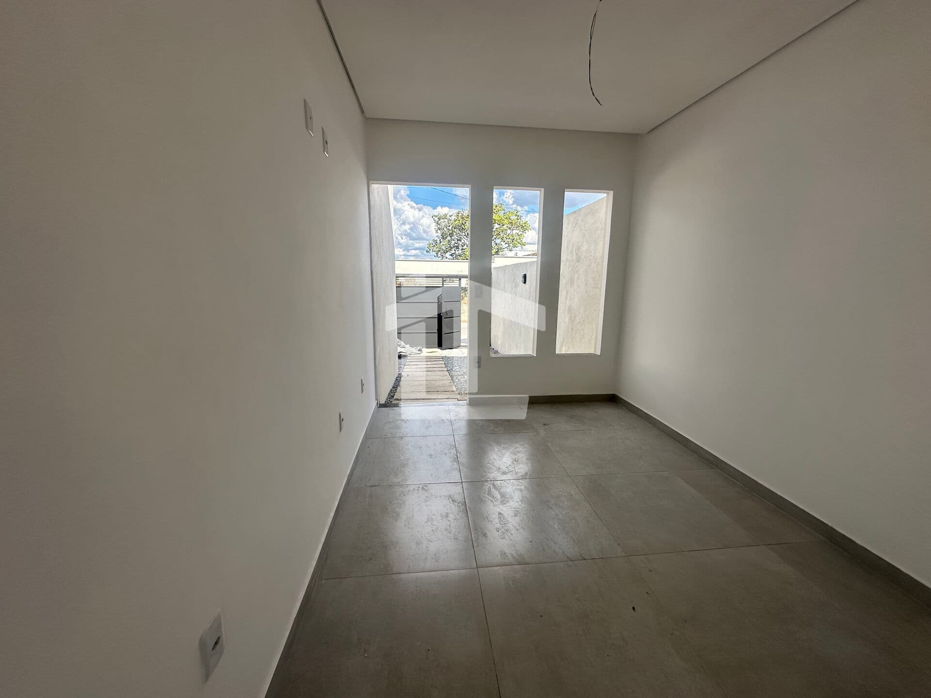 Casa à Venda no Bairro Nova Serrana em Sete Lagoas | 3 Quartos, Suíte com Closet, Jardim de Inverno e Minha Casa Minha Vida