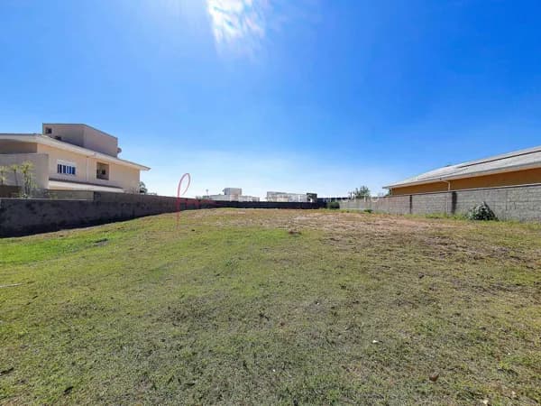Terreno plano de 1000m² no PORTAL DA COLINA em Jundiaí/SP por R$ 900.000