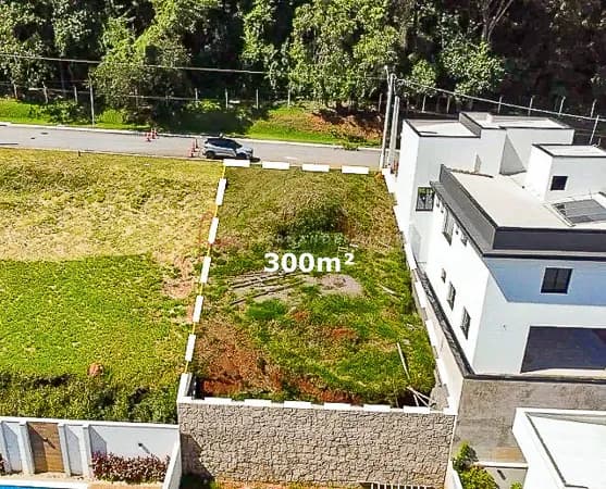 Terreno de 300m² no VILLA VERDE em Jundiaí/SP por R$ 550.000