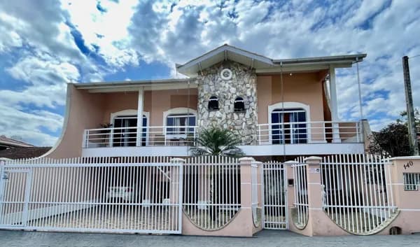 🏡 Casa semi mobiliada à venda no bairro Carijós – Indaial/SC