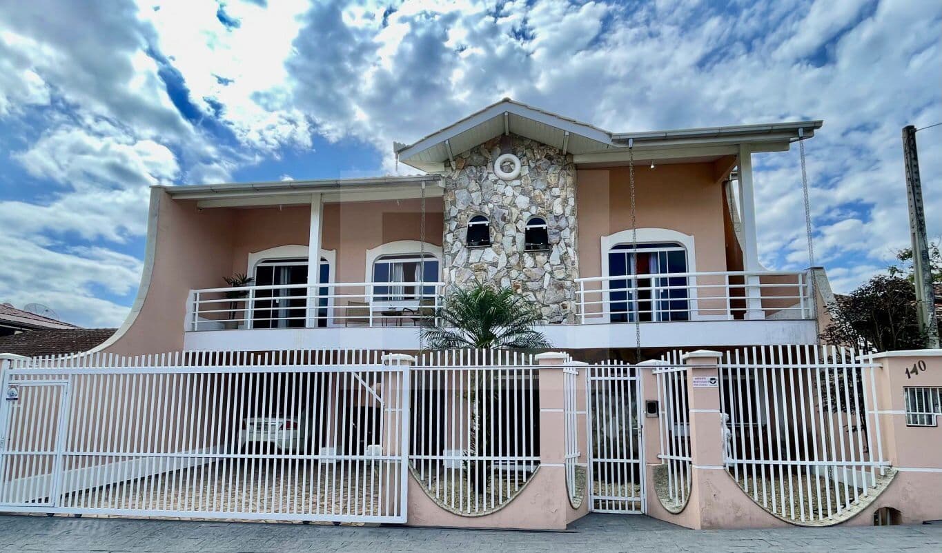 🏡 Casa semi mobiliada à venda no bairro Carijós – Indaial/SC