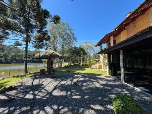 Casa com acesso direto a Barragem do Pinhal, em Rio dos Cedros